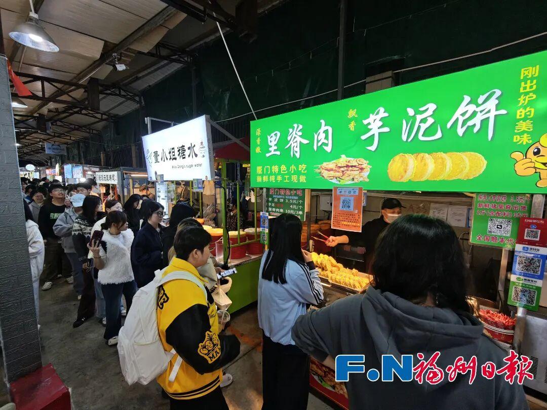 福州一小吃街多个摊位收款码突然“换人”?背后真相让人泪目…… 福州一小吃街多个摊位收款码突然“换人”?背后真相让人泪目……