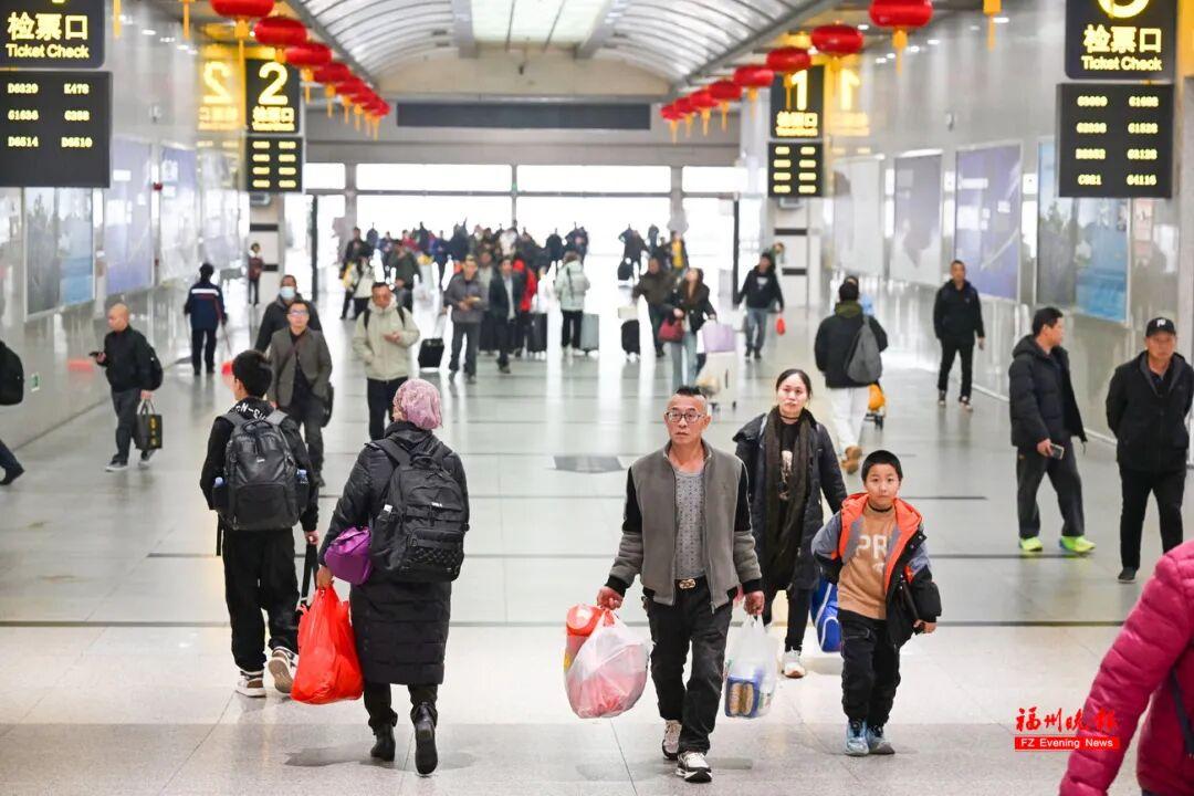春运首日的福州火车站!一起来看 春运首日的福州火车站!一起来看
