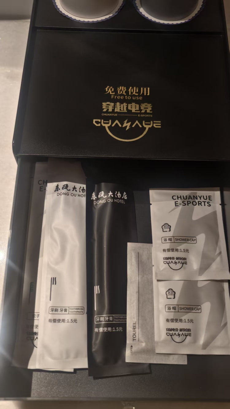 男子预定四星级酒店却被安排入住低价电竞酒店,酒店回应:系同一家酒店装修时间不同