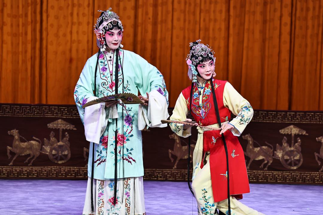 齐鲁年味·消费新潮丨看剧观影成新年俗，山东文化消费热气腾腾