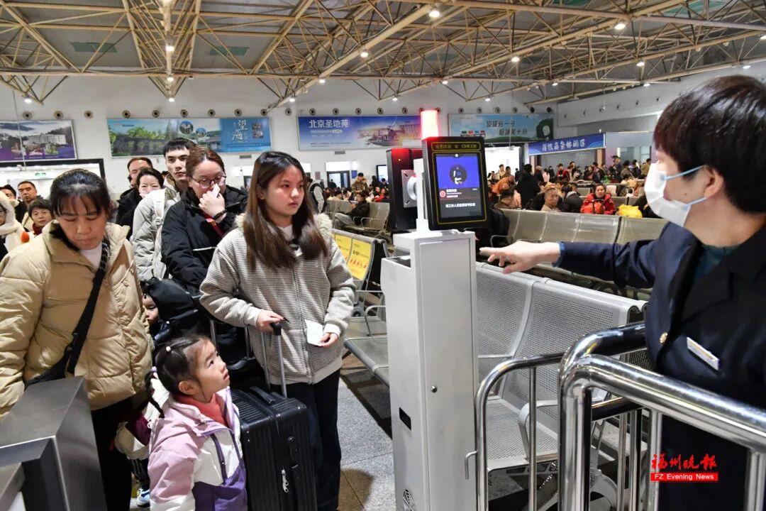 春运首日的福州火车站!一起来看 春运首日的福州火车站!一起来看