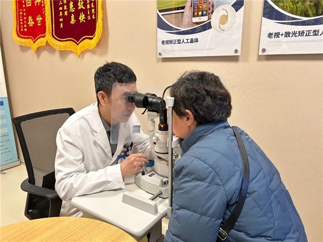 春光明媚白内障手术正当时！济南普瑞眼科专家团队护航中老年清晰“视界”