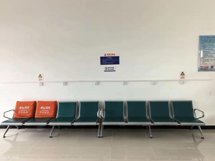 网友：误入全国最小火车站？