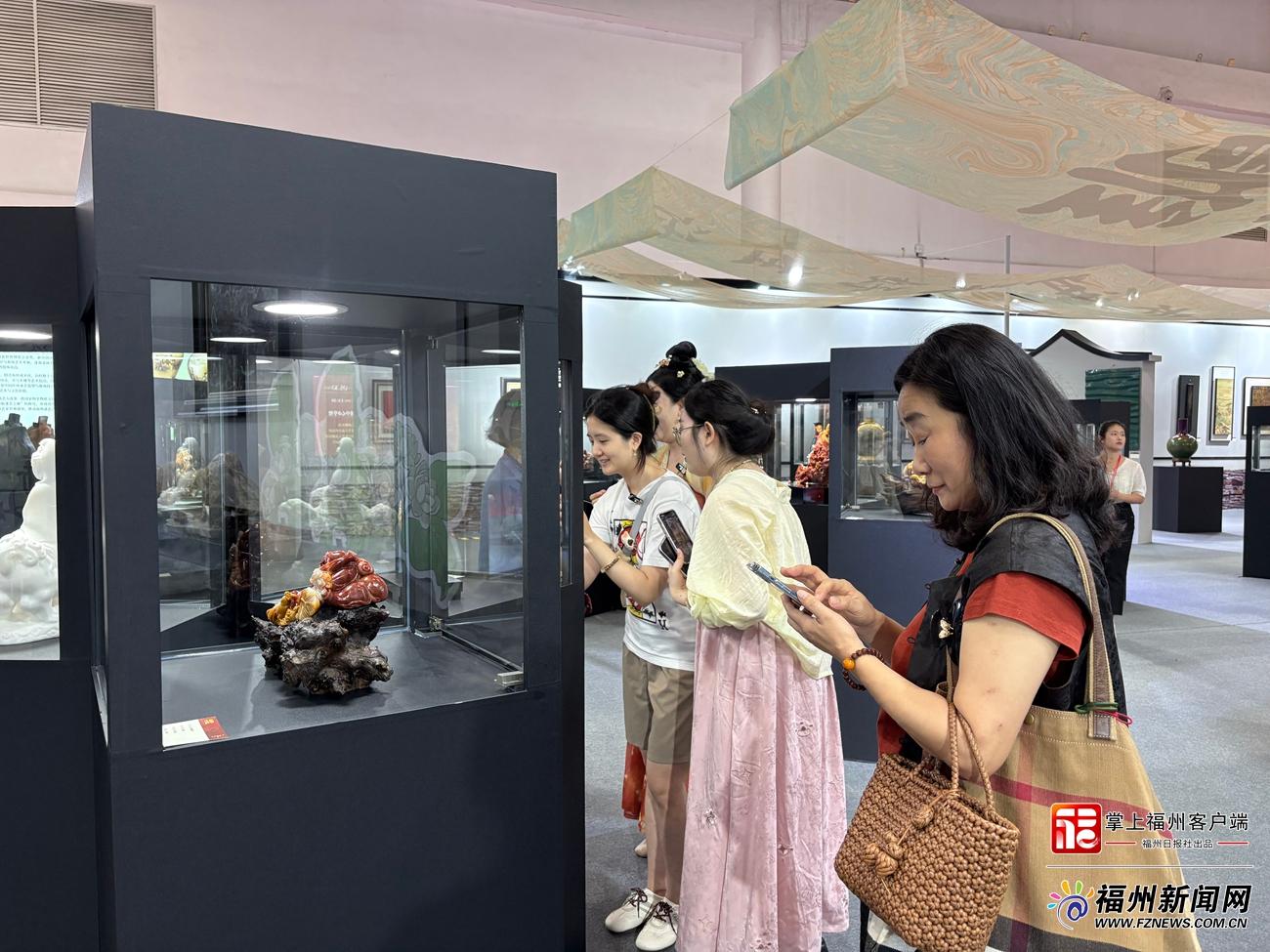 中国工艺美术博览会的“老手艺”与“新表达”