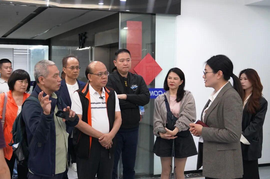 福州高新区管委会主要领导与台商考察团一行座谈交流