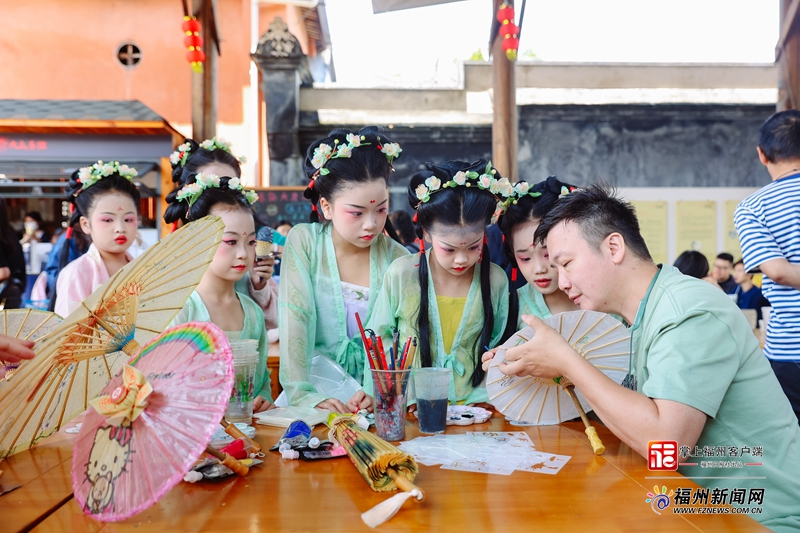 “百人共舞油纸伞 茉莉花开满仓山”百人系列非遗活动在梁厝举办
