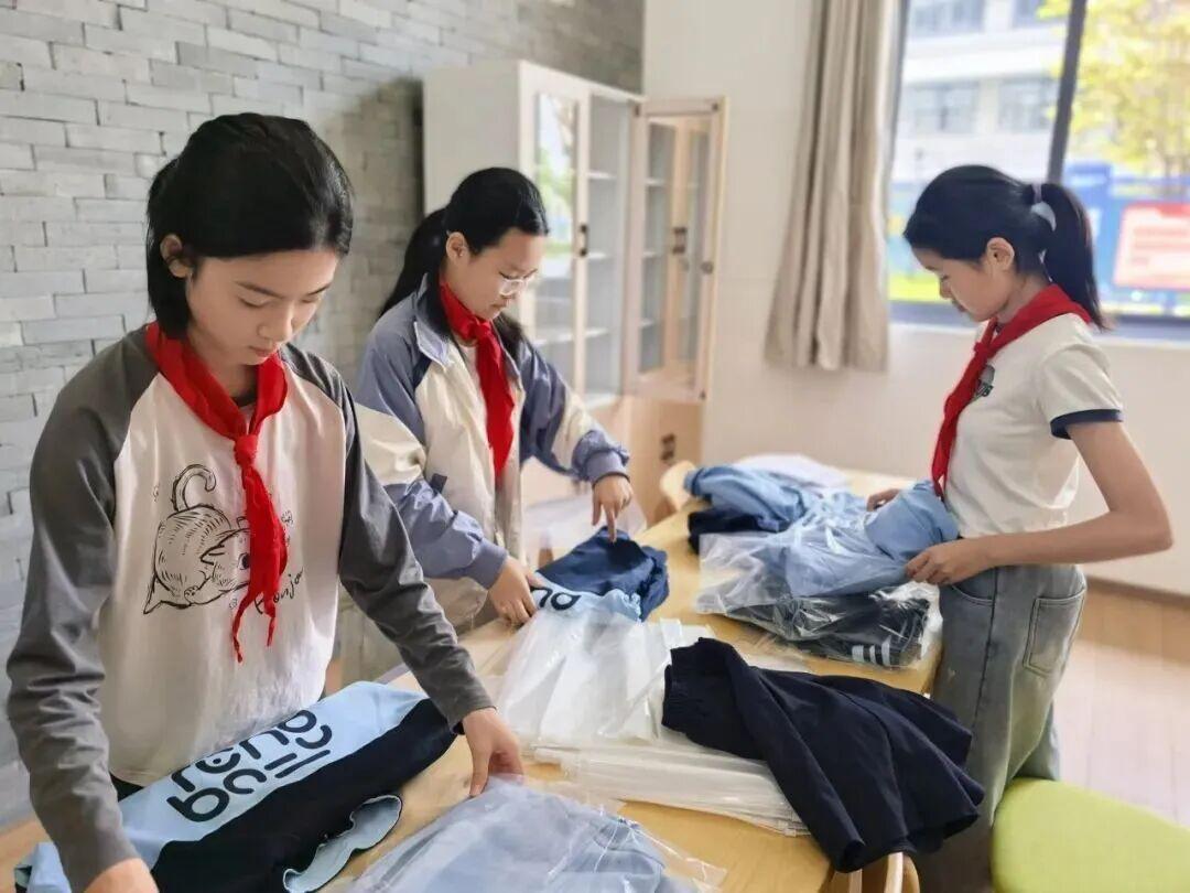 晋安：旧校服循环传暖，爱心永续校园