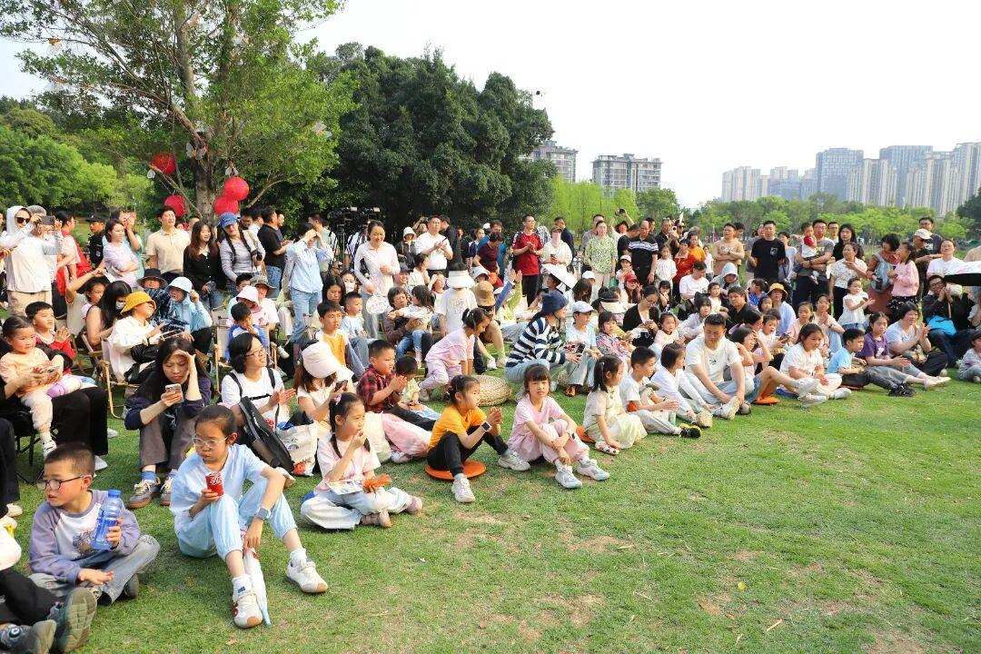 好听！草地音乐会激情唱响！就在牛岗山公园