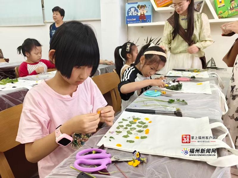 ​琼河社区：巧手扎染趣体验