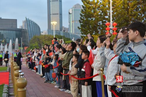福州五一广场“五一”升旗仪式举行