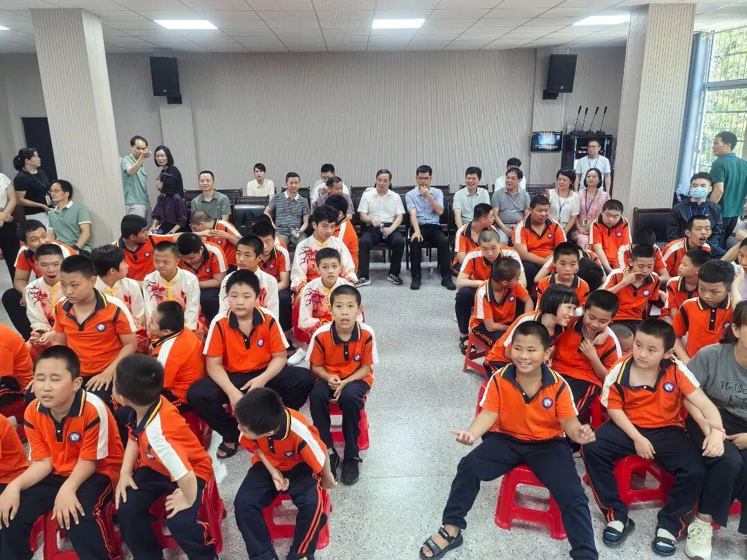 再续爱心约定！闽清县特殊教育学校孩子们收到的这份“微心愿”礼物，太暖了