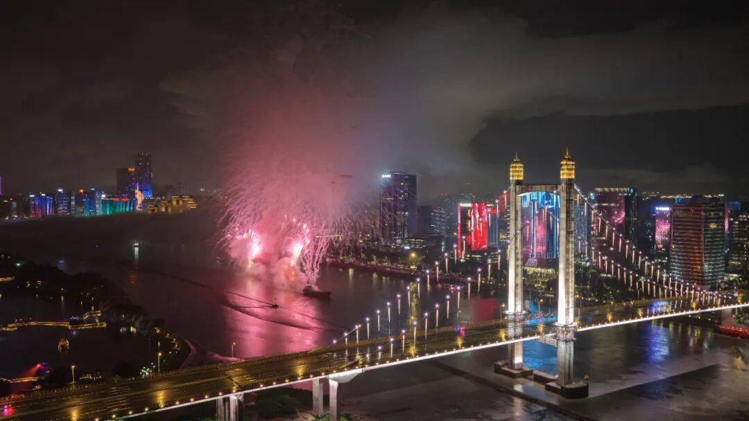 焰火秀点亮福州夜空