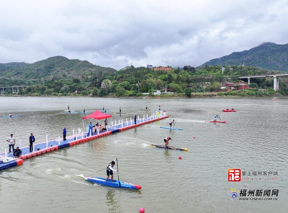 ​百余名桨板健儿逐浪永泰赤锡库湾