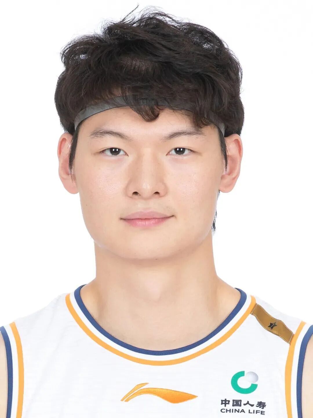 从晋安校园到CBA冠军，王哲林书写逐梦传奇