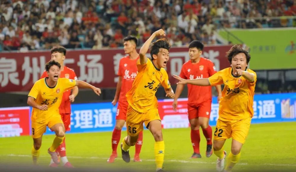 今晚，“闽超”四场对决，输了或无缘“争冠组”，漳州VS福州、泉州VS宁德、南平VS平潭、三明VS龙岩