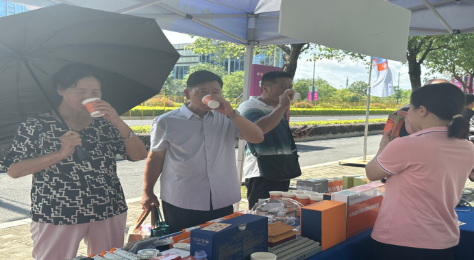 百舸争流浦下河,片仔癀健康驿站护航国际龙舟赛圆满收官 百舸争流浦下河,片仔癀健康驿站护航国际龙舟赛圆满收官