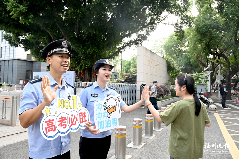 学子奔赴考场 全城花式应援