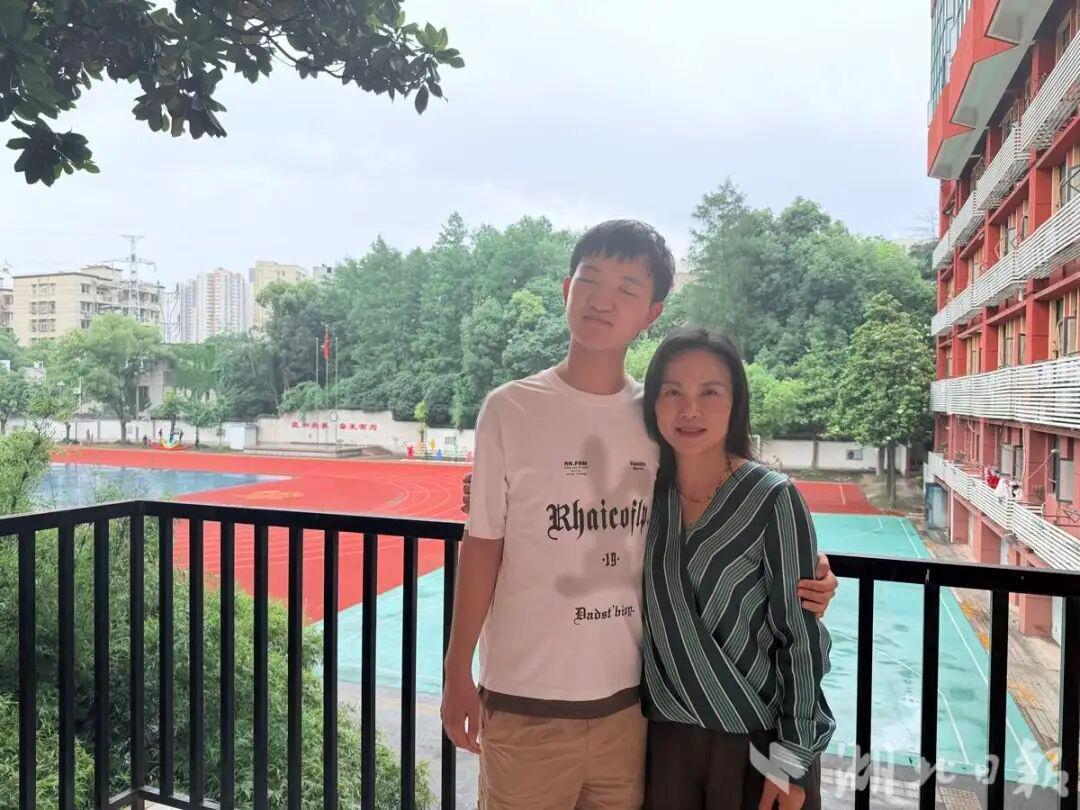 高考721分！郭斌已被录取 全国同专业第一