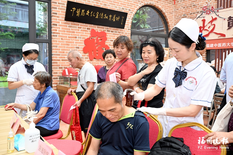 “老爸老妈健康课”受热捧，八旬老翁赋诗点赞