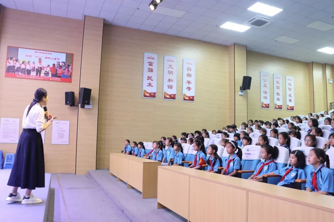 “青春知性 健康同行”