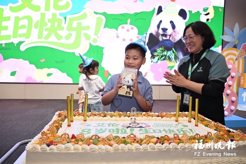 大梦山迎来“国宝生日季” 中外观众为首个过生日的“艾伦”送上祝福