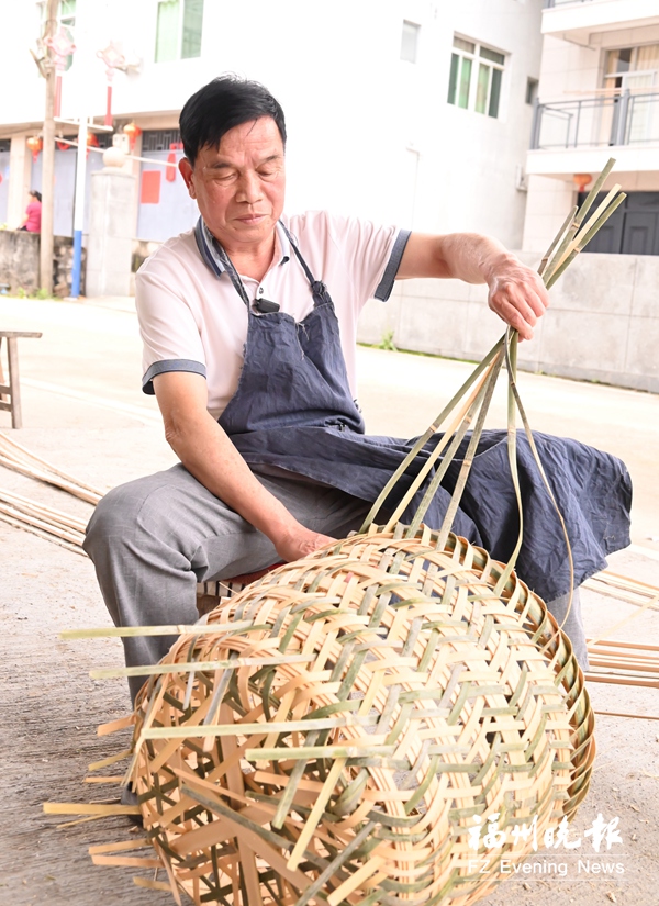 一套动作重复大半辈子 黄武桂：匠心传竹艺