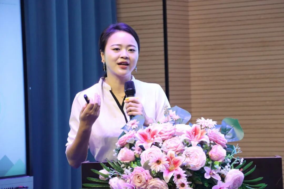 “青春知性 健康同行”