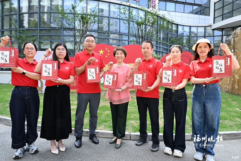 学子奔赴考场 全城花式应援