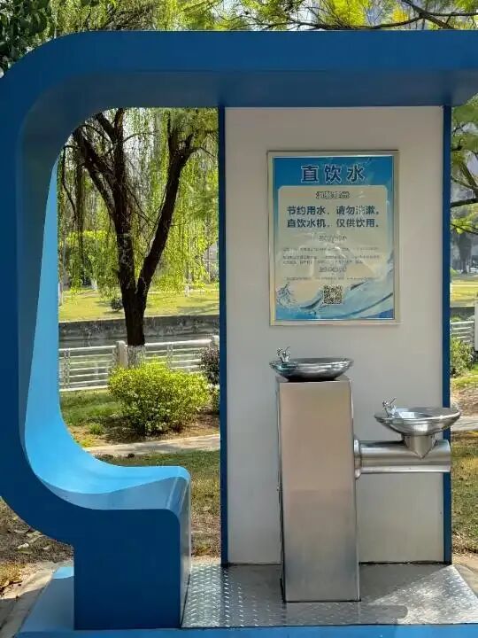 “宠物狗使用公共直饮水”引争议,多地回应 “宠物狗使用公共直饮水”引争议,多地回应