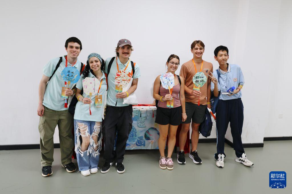 新华社关注！飞虎队友谊学校美国师生走进福州中学校园