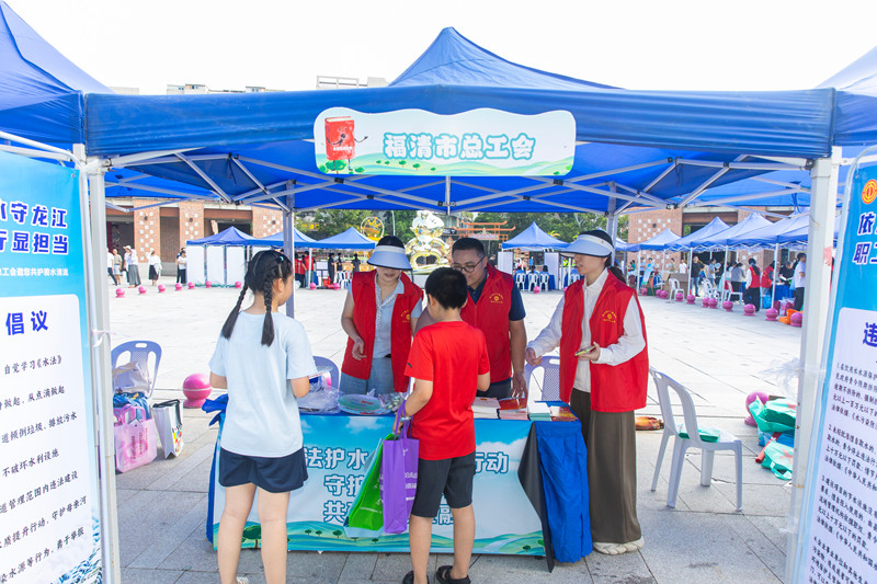 普法护河润家园!福清市开展生态环境法典普法宣传暨“护河爱水 清洁家园”巡河活动 普法护河润家园!福清市开展生态环境法典普法宣传暨“护河爱水 清洁家园”巡河活动