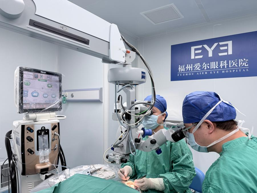 女子黑眼珠变白近乎失明！医生提醒：这类眼病久拖，风险呈几何级数上升