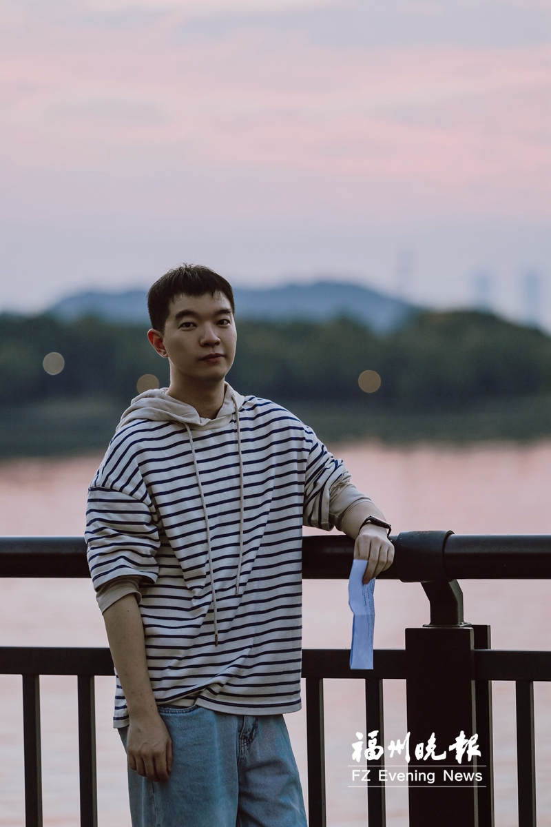 杨䶮：用镜头记录人间暖意