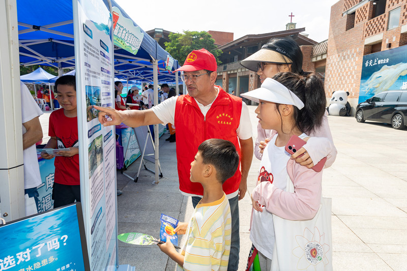 普法护河润家园!福清市开展生态环境法典普法宣传暨“护河爱水 清洁家园”巡河活动 普法护河润家园!福清市开展生态环境法典普法宣传暨“护河爱水 清洁家园”巡河活动
