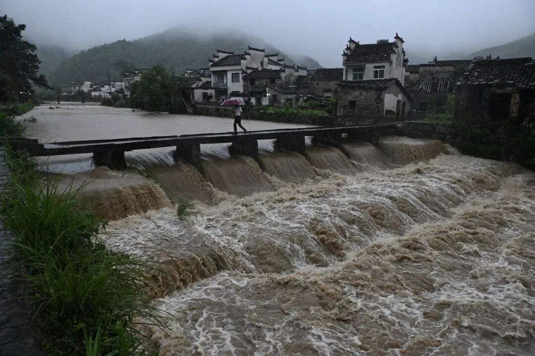 近期台风、暴雨、山洪多发，还能好好出去玩吗？专家提醒→