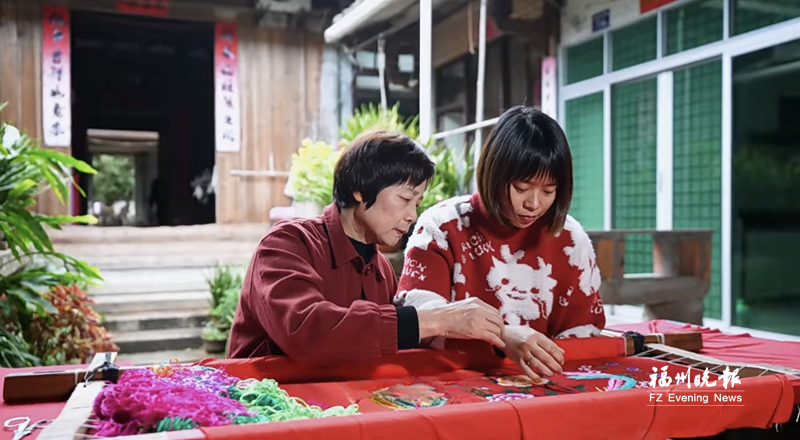 从嫁衣图腾到婚书雅韵 梅花红裙刺绣技艺点亮婚恋新风