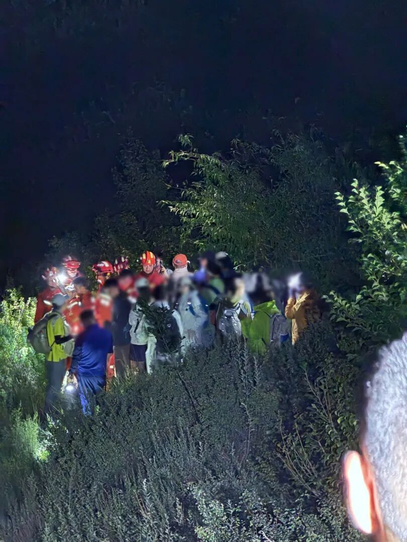 北京45人徒步团爬野山迷路获救 无人员伤亡