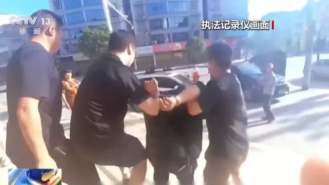 央视披露：团伙冒充知名家电售后人员，通过发放鸡蛋、面条等小礼物吸引老人，诈骗60多名留守老人，5人被刑拘
