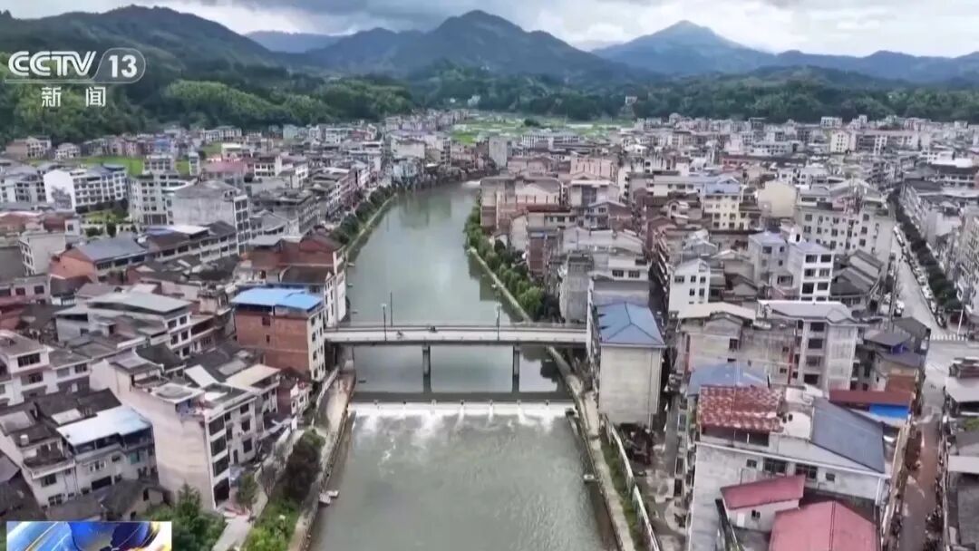 央视披露：团伙冒充知名家电售后人员，通过发放鸡蛋、面条等小礼物吸引老人，诈骗60多名留守老人，5人被刑拘