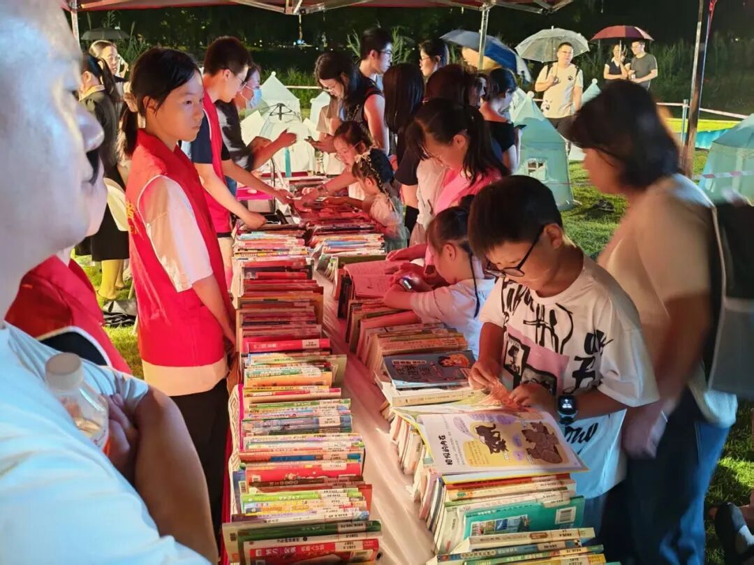 细雨轻扬，乐声不散！“乐享晋安”草地音乐会唱响牛岗山
