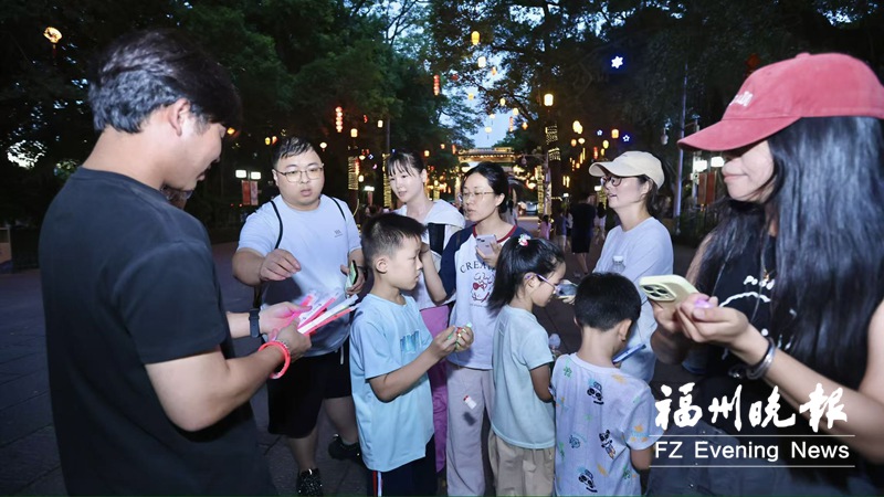 “盛夏拾光·夜赏鼓山”星光夜游活动举行 夏夜登山多了一份惬意 “盛夏拾光·夜赏鼓山”星光夜游活动举行 夏夜登山多了一份惬意