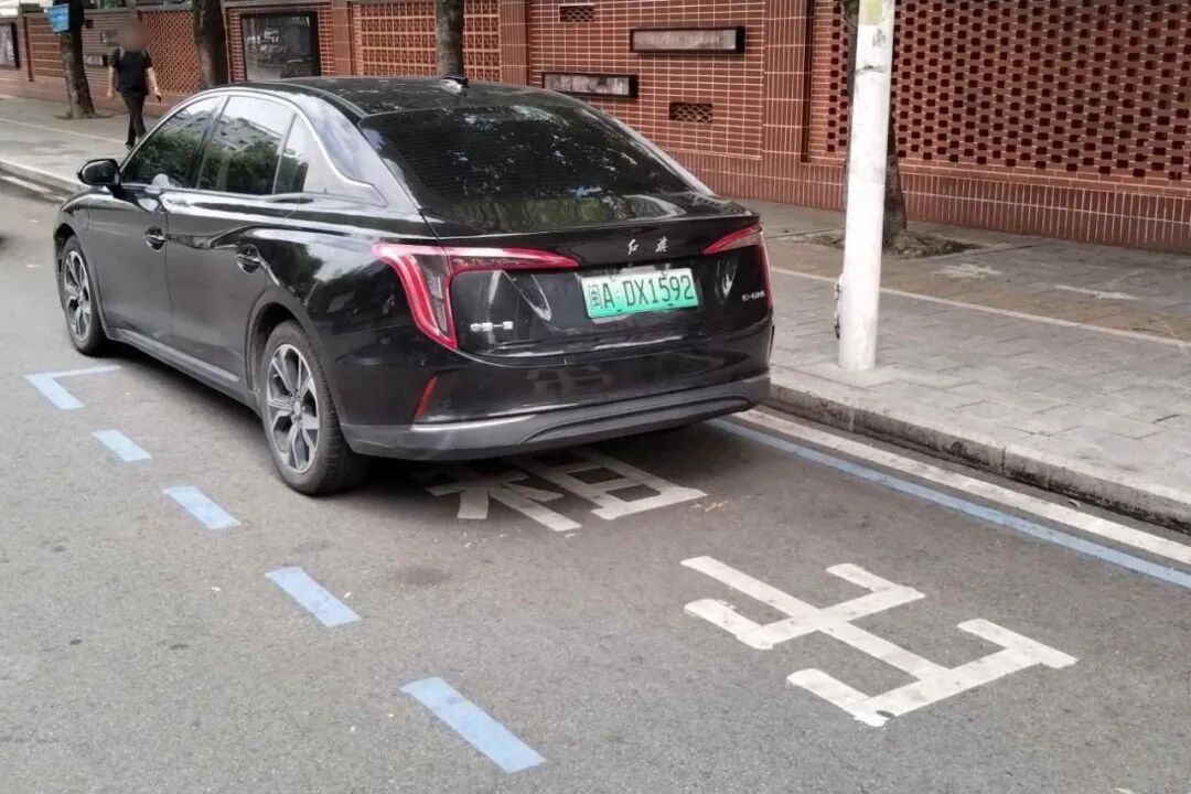 福州路上这些泊位不是“私家车位”！又一批违停车辆被曝光！