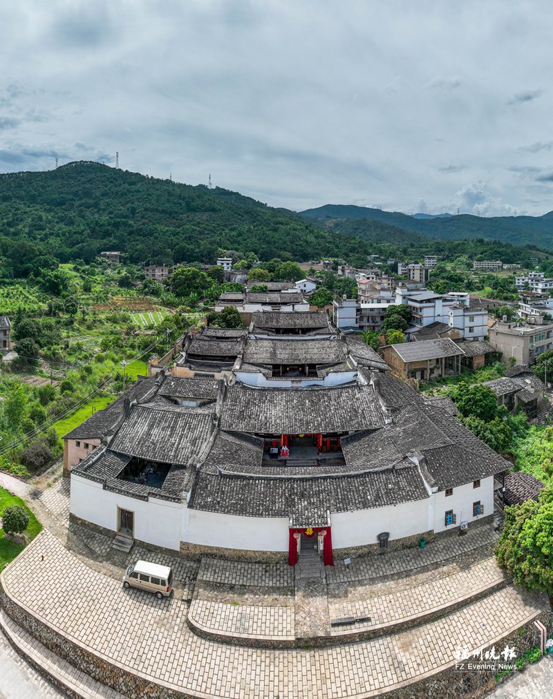 闽侯新坡村：“三位一体”富民兴村