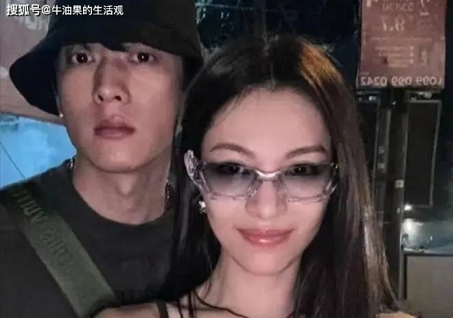 钟楚曦侯雯元情人节甜蜜官宣,大方演绎何谓浪漫温馨的真爱力量