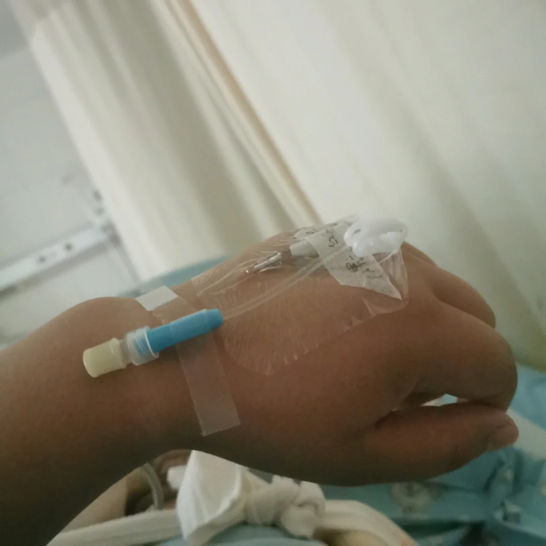 深呼吸时左侧背部疼痛_背部左边呼吸疼_背部左侧疼呼吸也疼什么原因