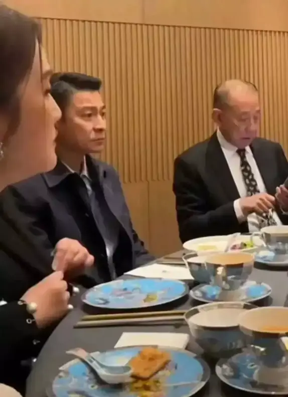 有效身份证件大全照片_身份证证件照片大全_证件大全身份照片有效期多久