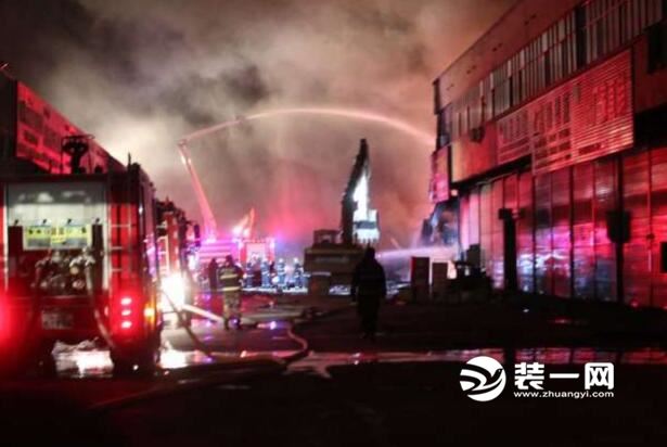 建材市场起火
