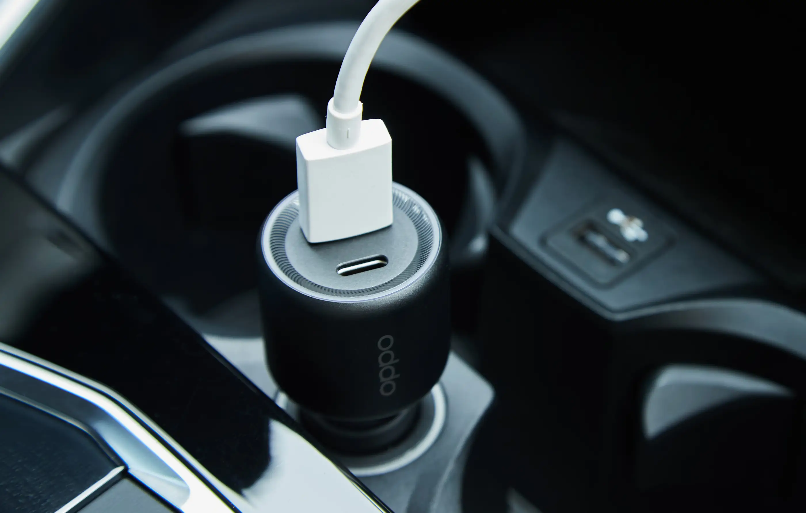 oppoa73手机怎样充电快_充电手机屏幕乱跳怎么解决_充电手机发烫是什么问题