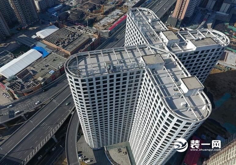 郑州一大楼3000多个窗户缀满楼体