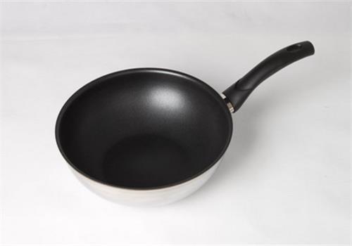 不粘锅涂层是什么材料?不粘锅涂层材料有毒吗?